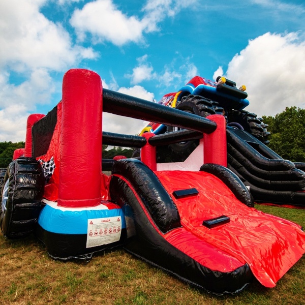 Nafukovací atrakce Monster Truck - skákací atrakce a suchý bazének